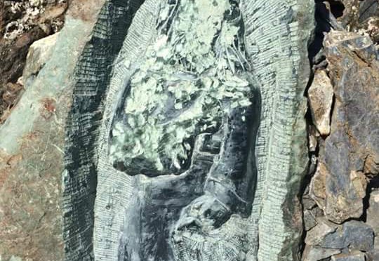 La statuette di San Petru de nouveau abimée