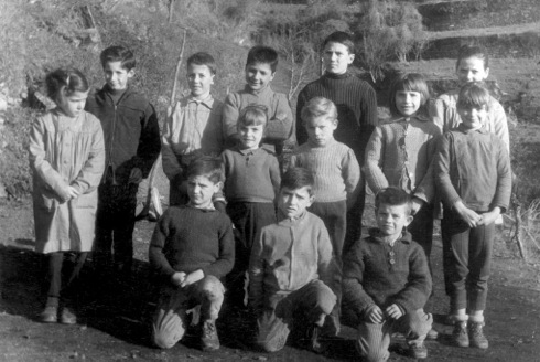 Les écoliers de Nocario à la fin des années 50